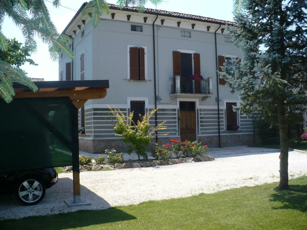 L'Albero Della Gioia Villanova sull'Arda Bagian luar foto